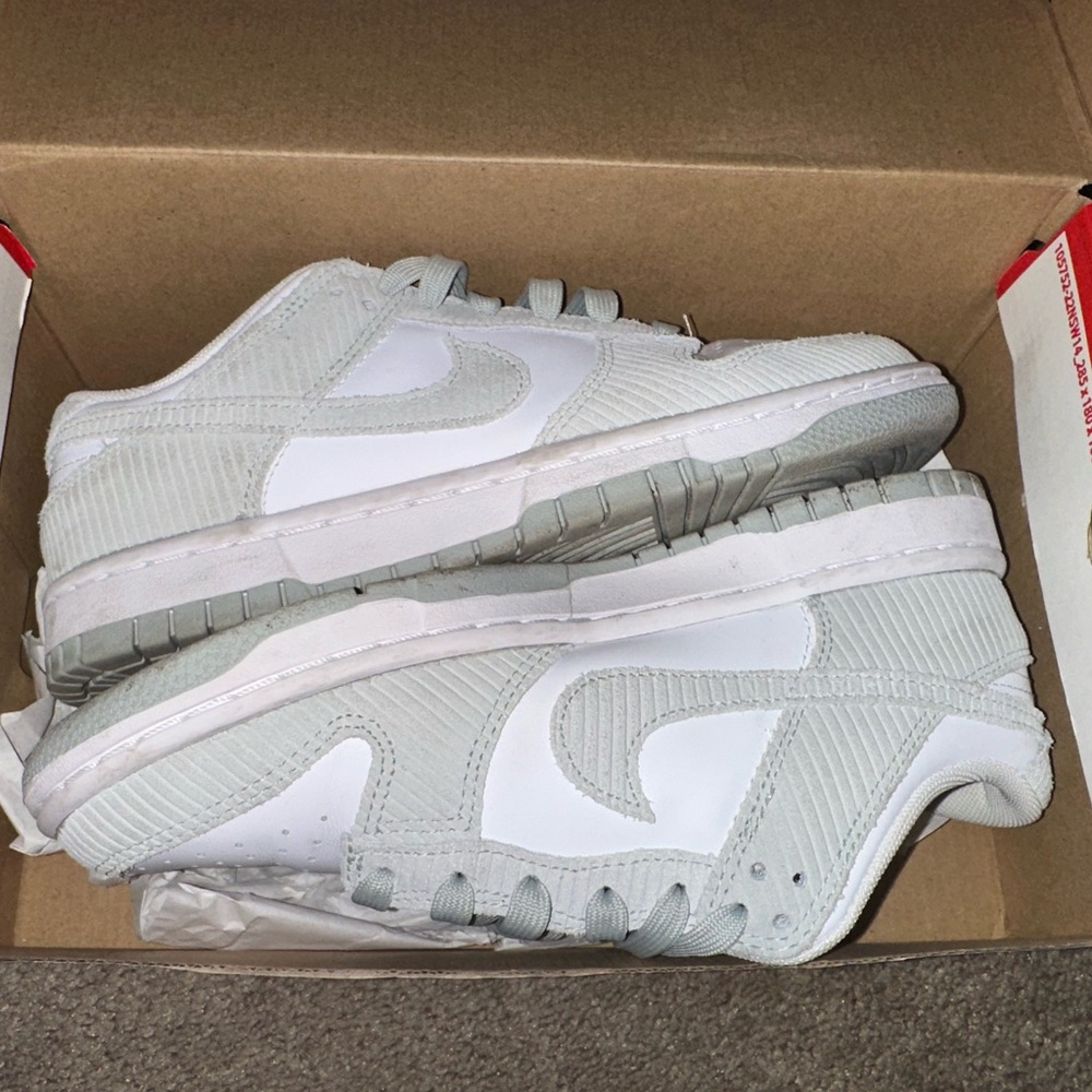 Women’s Dunk Low “Light silver Corduroy”